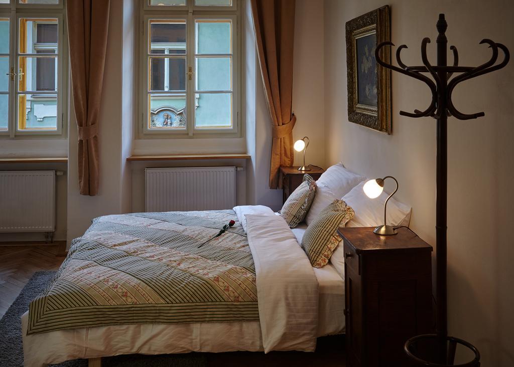 Queen Bee Apartments Praha Ruang foto