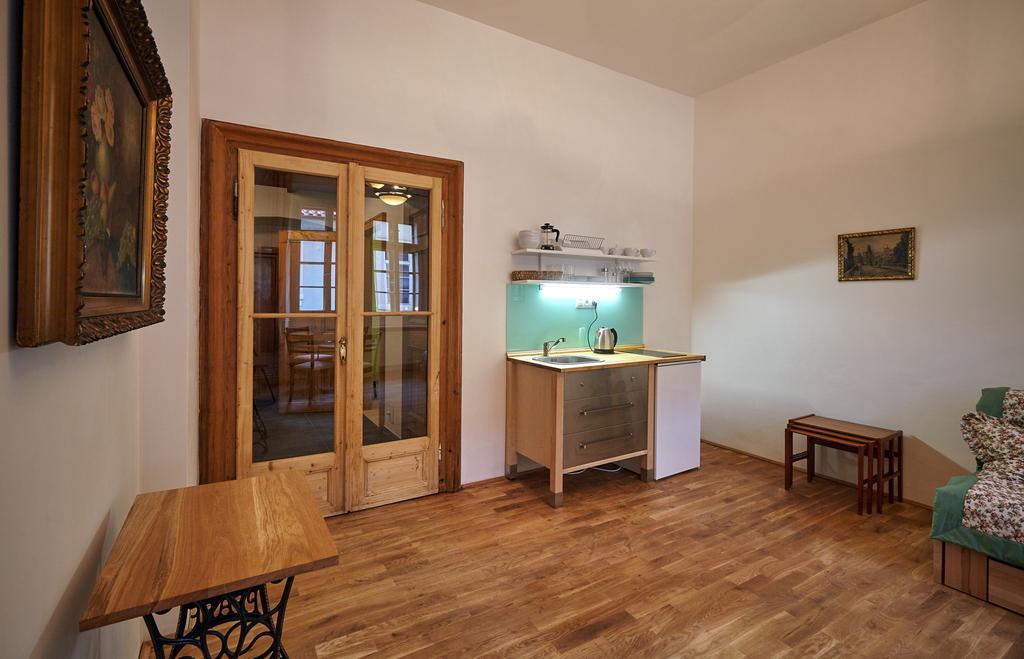Queen Bee Apartments Praha Ruang foto