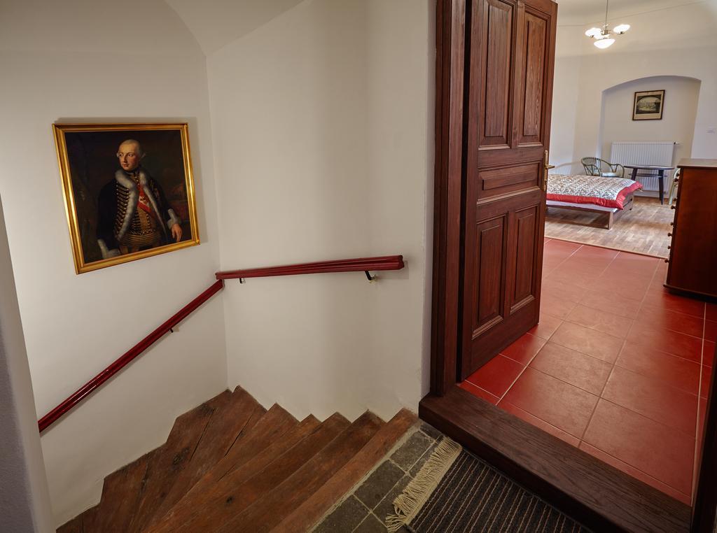 Queen Bee Apartments Praha Bagian luar foto
