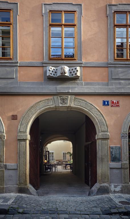 Queen Bee Apartments Praha Bagian luar foto